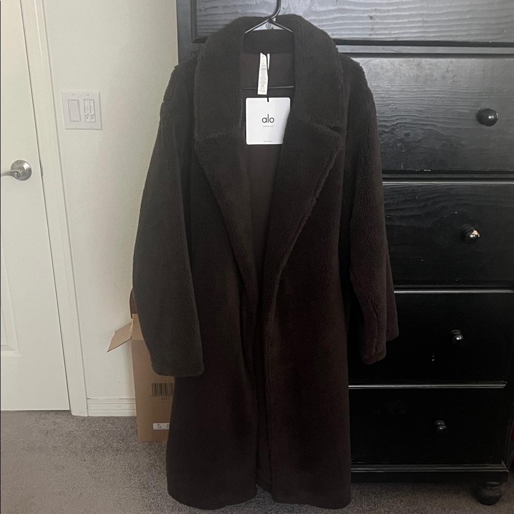 ALO Yoga Women's Dark Brown Teddy Jacket. New with tags never worn